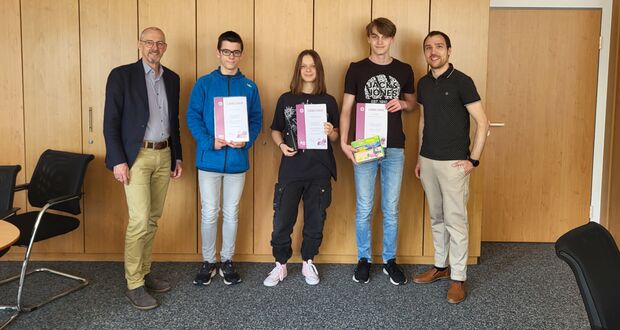 Stein-Schüler auf 4. und 7. Platz in der Landesrunde von „Chemie – die stimmt!“ – Qualifikation zur Regionalrunde