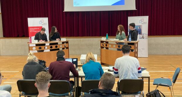 Silvesterfeuerwerk und Angriffe auf Kunstwerke – Schulfinale Jugend debattiert