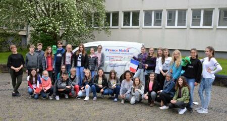 Das Francemobil zu Gast am Freiherr-vom-Stein Gymnasium
