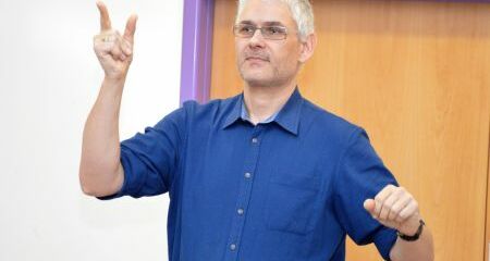 Rezitator und Publizist Gerd Berghofer gastierte an unserer Schule