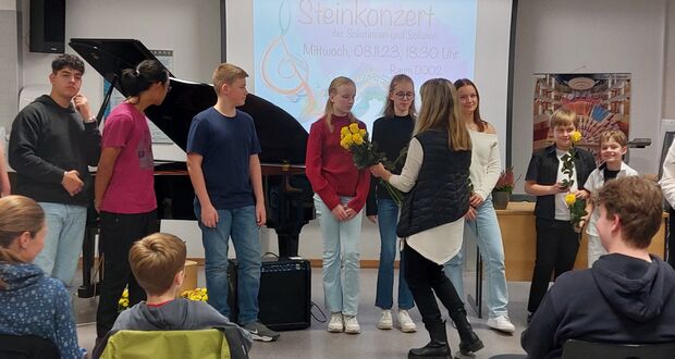 Steinkonzert - Steinschülerinnen und -Schüler musizieren auf hohem Niveau